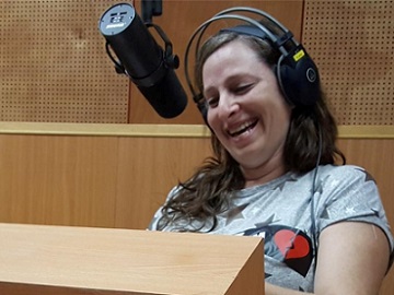 גלית גורא עיני -קריינית 